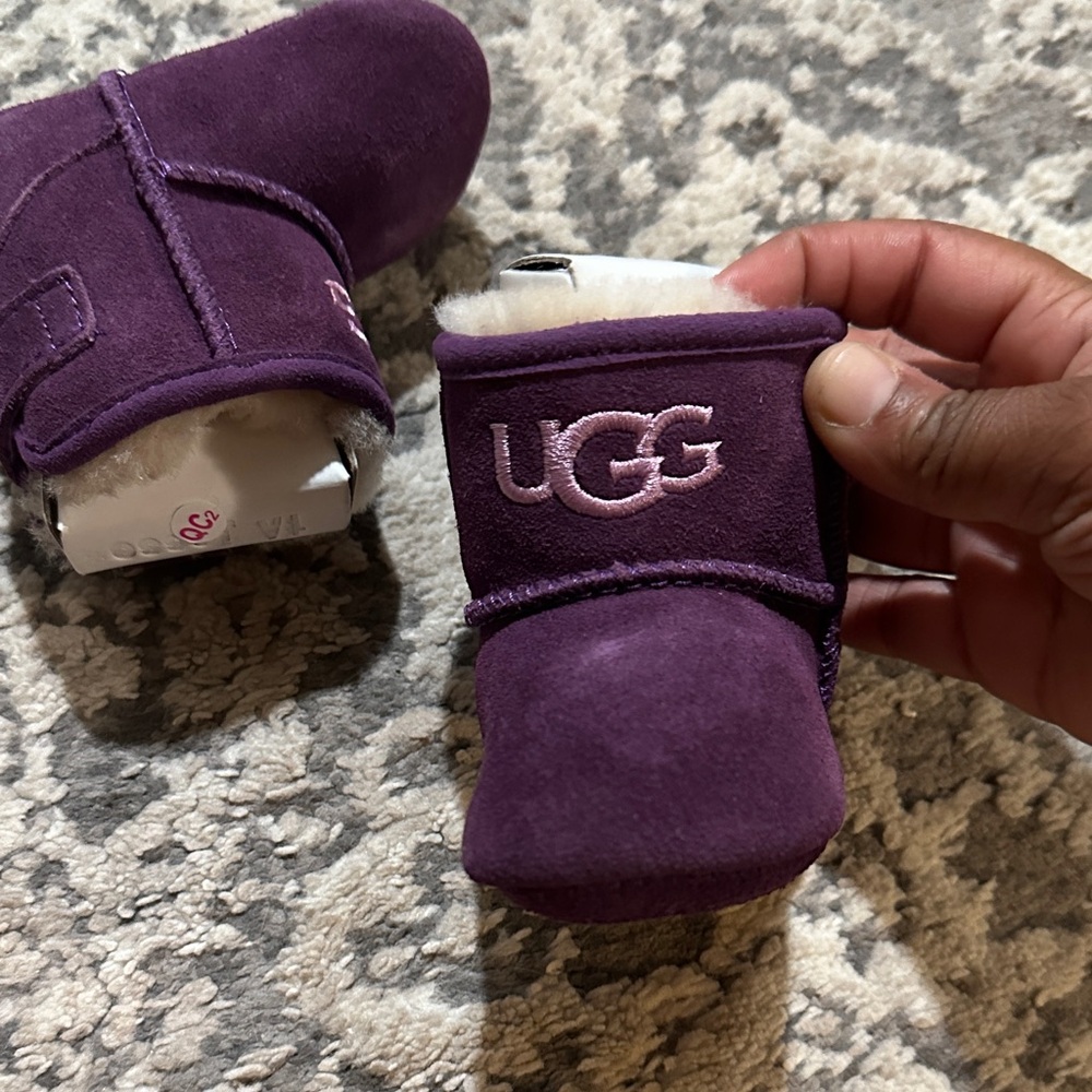 💜UGG Plum Infant Booties💜 - Picture 2 of 11